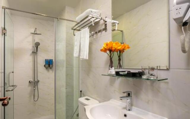 CBon Hotel Do Quang