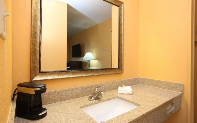 BLUE SKY INN Glens Falls-Saratoga-Lake George