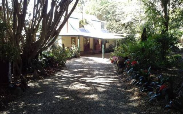 305 Montville - The Artist's Cottage