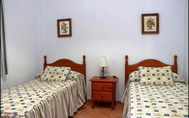Chalet con piscina en Roche Viejo