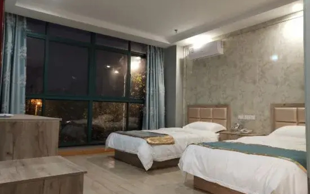 Pinghu liduo sheng business hotel