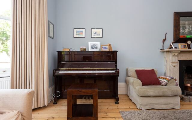 4 Bedroom Home In South London