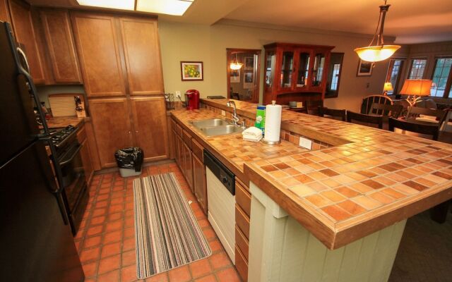 Mountainback #61, Den 2 Bedroom Condo