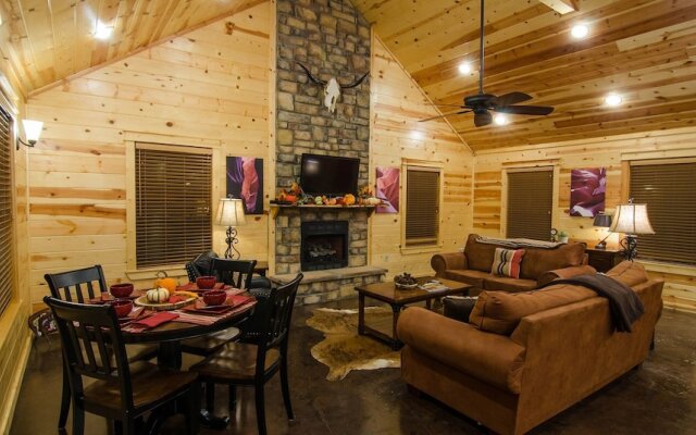 Shine on Harvest Moon With Private Grill and Hot Tub by Redawning