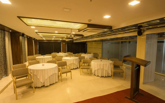 Roopa Elite