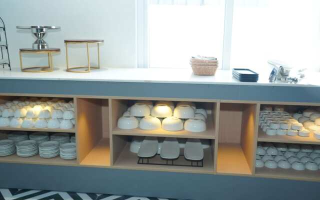 Hotel Kyzen HiTech City- Your Zenly Stay