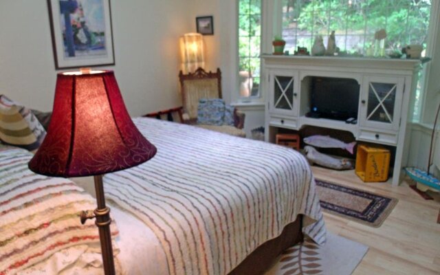 Inn to the Woods B&B