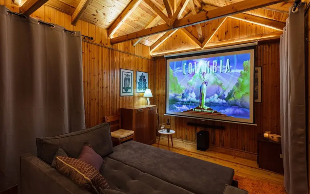 Escape in the Forest, Cosy Chalet with Home Cinema