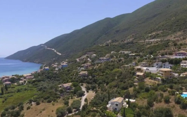 Villa O OFF White in Lefkada