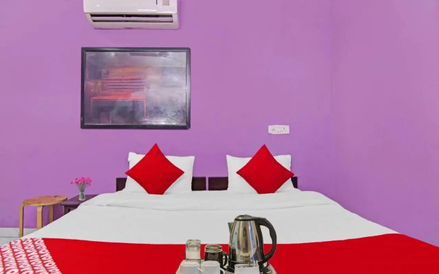 OYO Flagship 70237 Cozy Stay Deluxe
