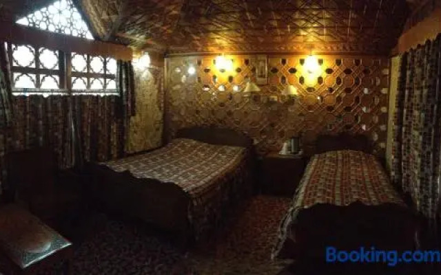 New Zenith Group of Houseboats