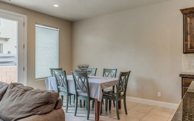 Razorback Ridge 4 Bedroom Apts by RedAwning