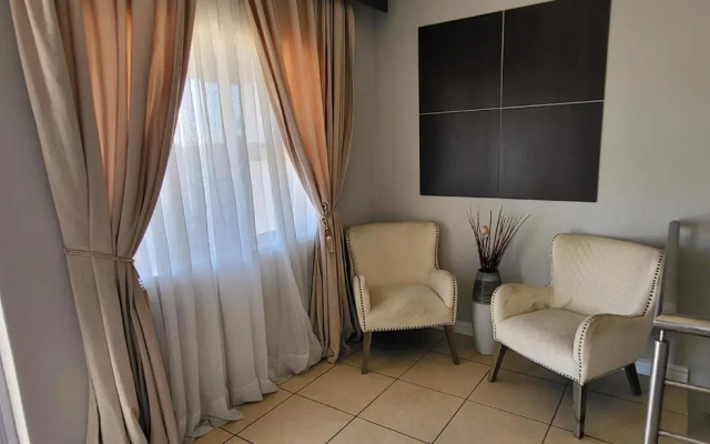 Shalimar Gardens Hotel