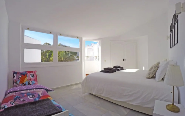 Beautiful family duplex walking distance to the beach