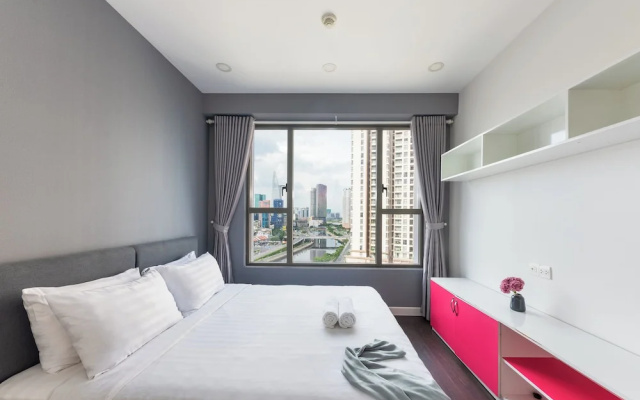 RIVERGATE apartment infinity pool & Gym