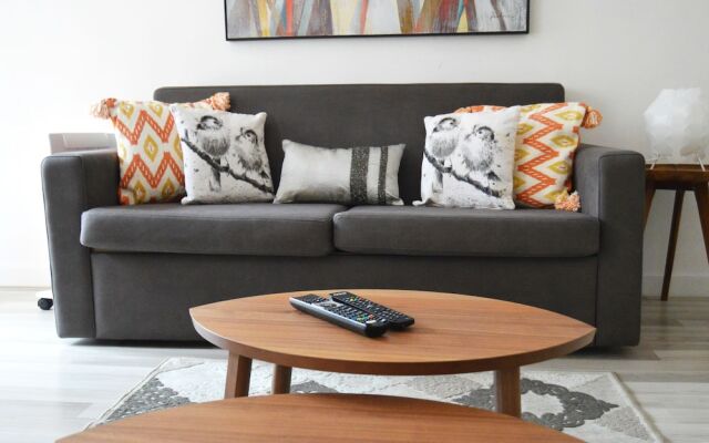 St. Francisco Flat with City Views