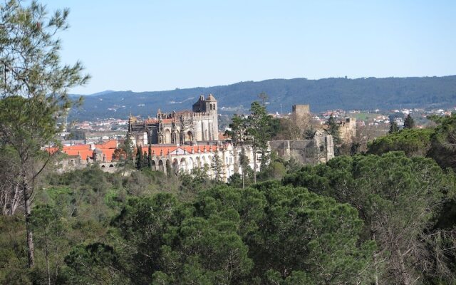 Gorgeous Villa in Salir do Porto With Private Swimming Pool