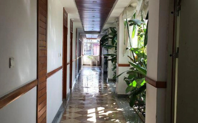 Pu'er Plum Lakeside Hotel