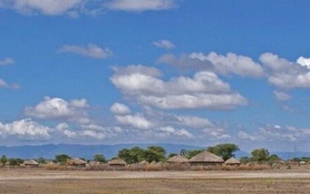 Whistling Thorn Tented Camp