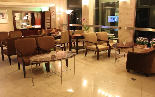 City Lake Hotel