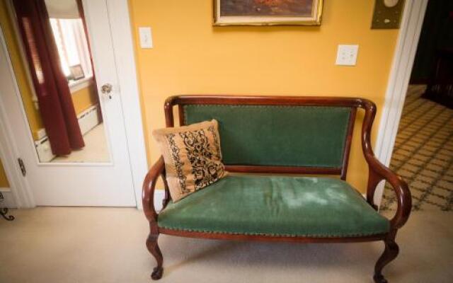 Inn on Crescent Lake Bed and Breakfast