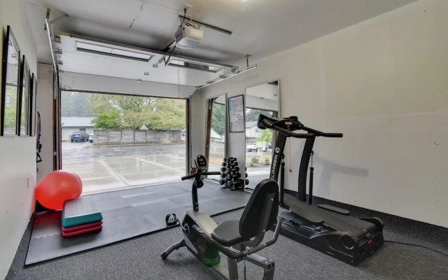 Lovely Vancouver Retreat w/ Home Gym!