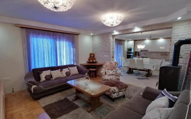 Holiday house Rončević 50 m from sea A1
