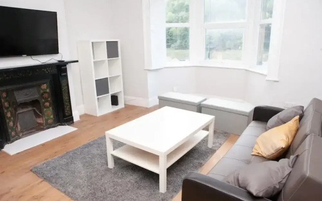 5 Bedroom House Near Clifton