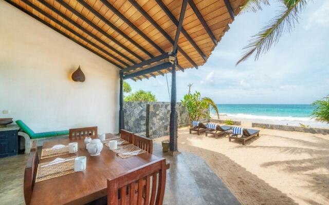 Blue Parrot Beach Villa