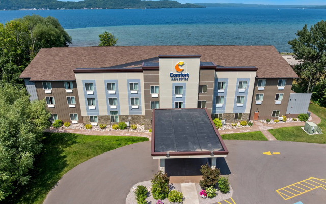 Comfort Inn & Suites Munising-Lakefront