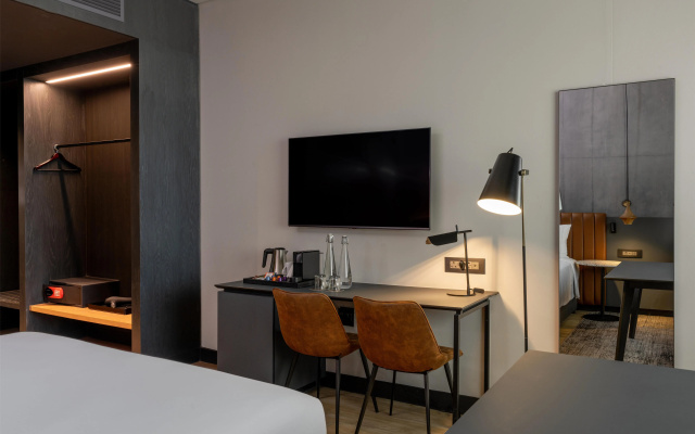 Radisson RED Hotel, Johannesburg Rosebank - Image 5