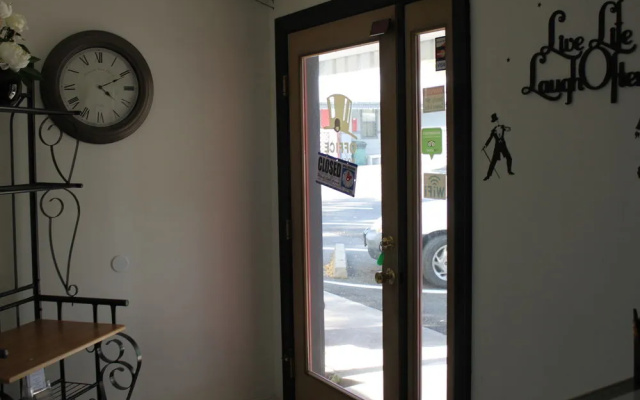 Top Hat Motel