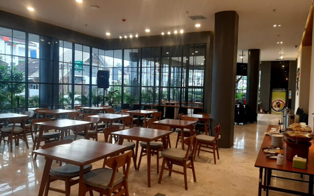 Maxonehotels Loji Kridanggo