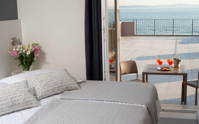 Seaside Luxury Suites