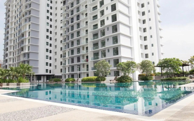 A2603 THE PLATINO NETFLIX PARADIGM MALL By STAY