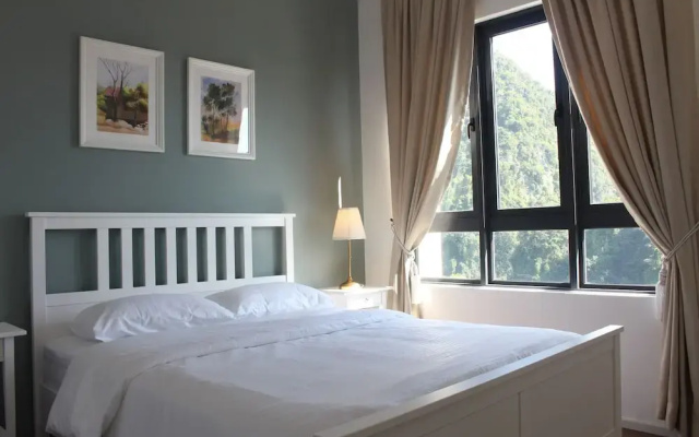 Mountain & Theme Park Views' Cozy Suite