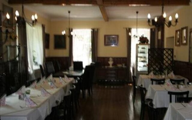 Hotel Mayerling Adults only