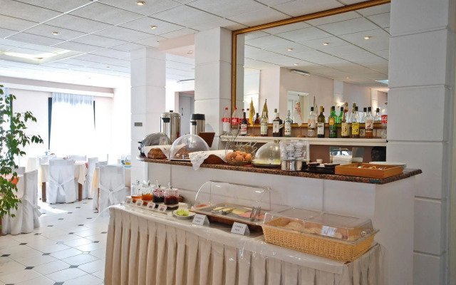 Coronis Hotel