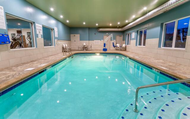 Holiday Inn Express & Suites Columbus - Worthington by IHG