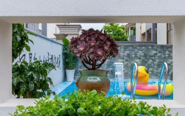 Anji Luohuaju Homestay