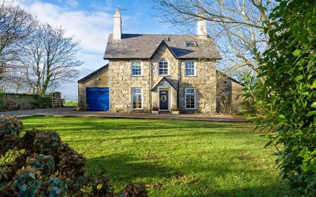 Beautiful Mansion in Botwnnog With a Private Garden