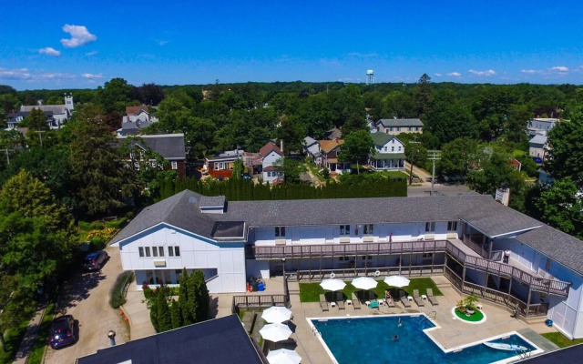 Greenporter Hotel