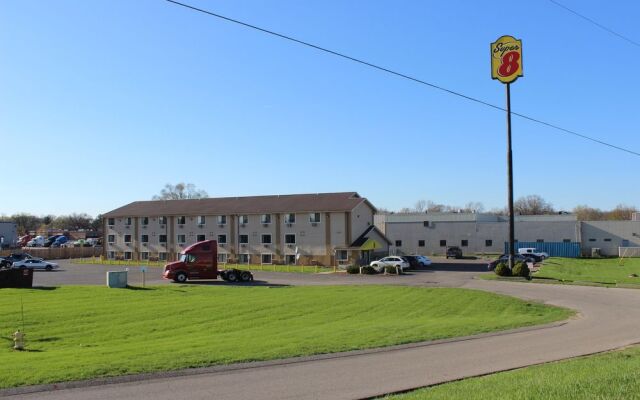Super 8 by Wyndham Grand Rapids/Wyoming