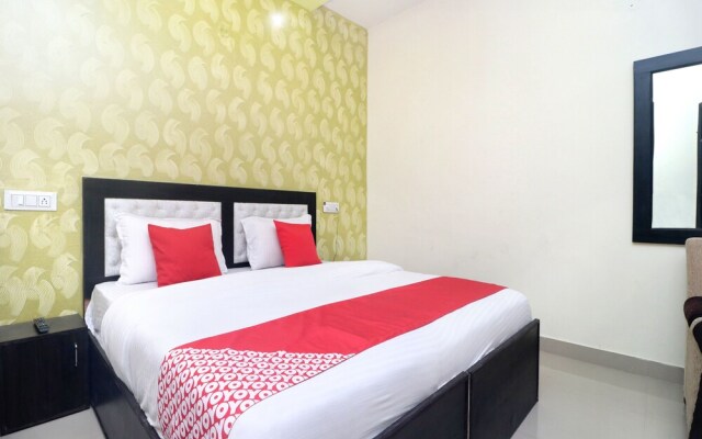 OYO 16693 Hotel Omni