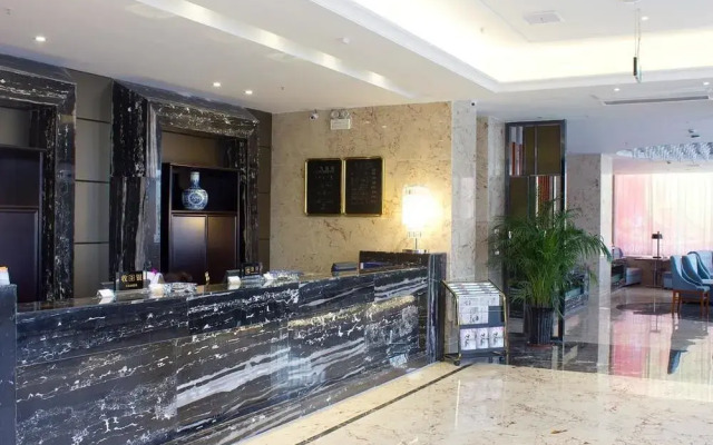 Eral Hotel
