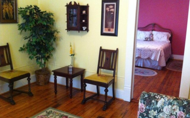 Brooks House Suites