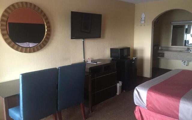 Econo Lodge Central
