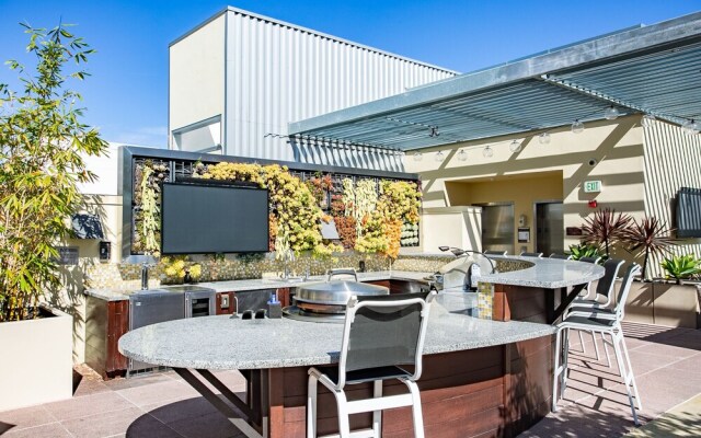 WanderJaunt Modern Dt San Diego Apts