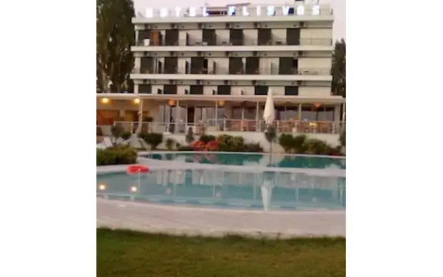 Hotel Flisvos