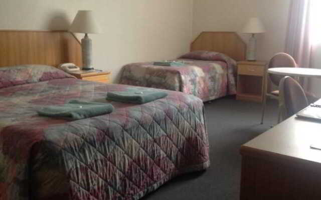 Quality Inn Charbonnier Hallmark